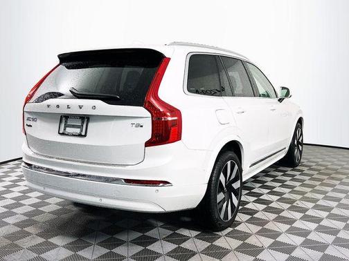 2025 Volvo XC90 Plug-In Hybrid T8 Plus 7-Seater