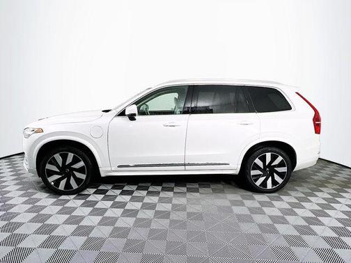 2025 Volvo XC90 Plug-In Hybrid T8 Plus 7-Seater