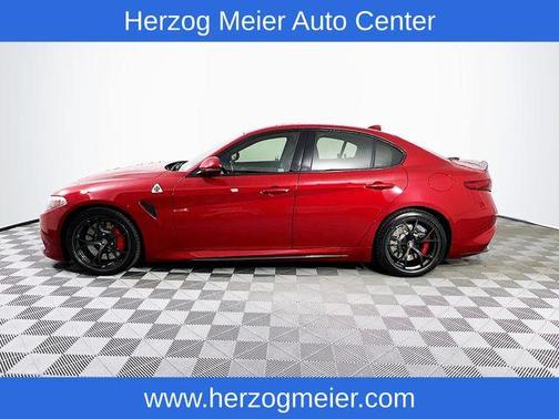 Rosso 2017 Alfa Romeo Giulia Quadrifoglio