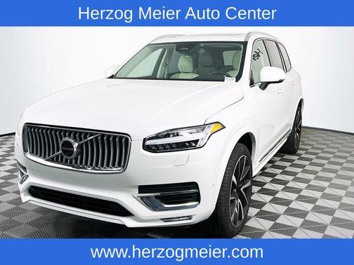 2025 Volvo XC90 B5 Plus