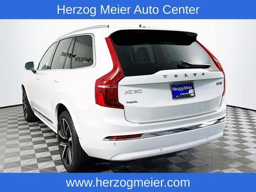 2025 Volvo XC90 B5 Plus