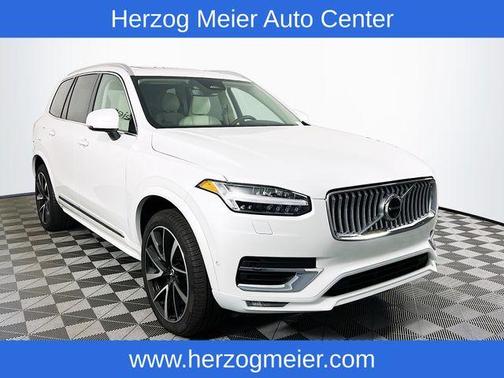 2025 Volvo XC90 B5 Plus