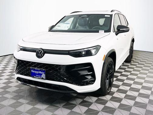 Opal White Pearl 2026 Volkswagen Tiguan 2.0T SE R-Line Black