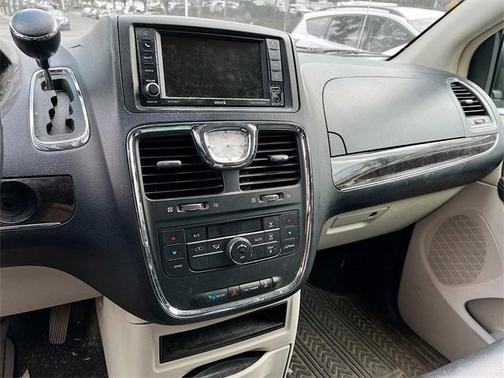 2013 Chrysler Town & Country Touring