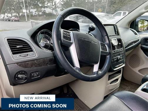 2013 Chrysler Town & Country Touring