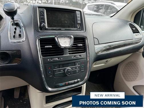 2013 Chrysler Town & Country Touring