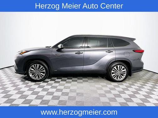 Magnetic Gray Metallic 2021 Toyota Highlander Hybrid Platinum