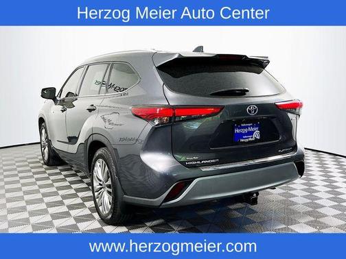 Magnetic Gray Metallic 2021 Toyota Highlander Hybrid Platinum