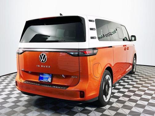 2025 Volkswagen ID. Buzz Pro S Plus