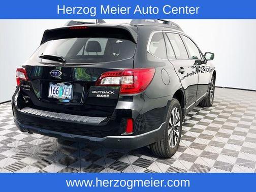 Crystal Black Silica 2017 Subaru Outback 2.5i Limited