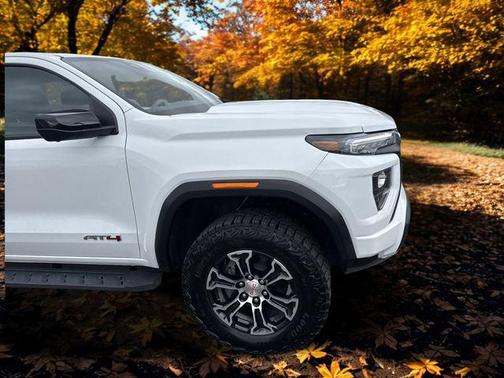 2024 GMC Canyon AT4