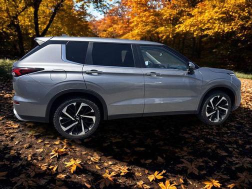 2022 Mitsubishi Outlander SE