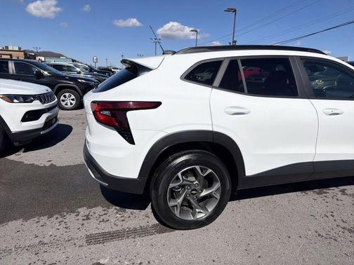 Summit White 2024 Chevrolet Trax LT
