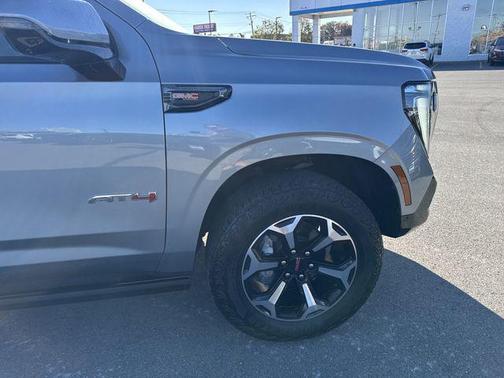 2025 GMC Yukon XL 4WD AT4