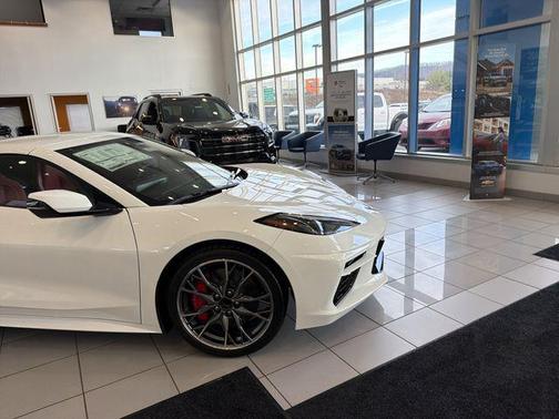 Arctic White 2026 Chevrolet Corvette Stingray w/1LT