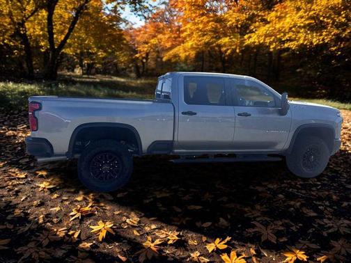 2025 Chevrolet Silverado 2500 4WD Crew Cab Standard Bed ZR2