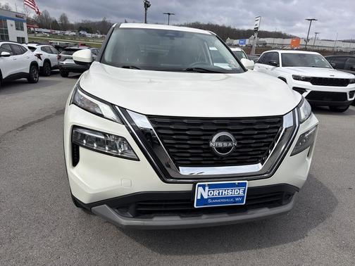 Pearl White Tricoat 2023 Nissan Rogue SV