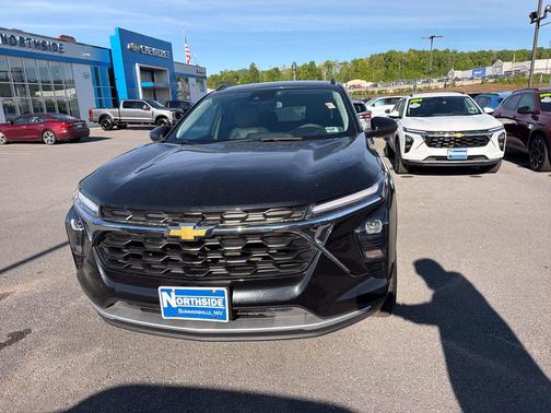 Mosaic Black Metallic 2024 Chevrolet Trax LT