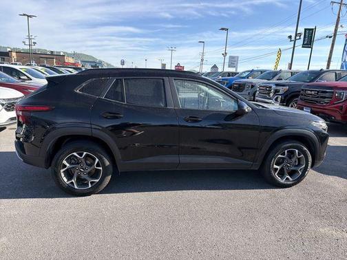 Mosaic Black Metallic 2024 Chevrolet Trax LT
