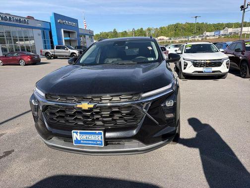 Mosaic Black Metallic 2024 Chevrolet Trax LT