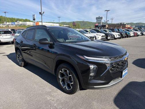 Mosaic Black Metallic 2024 Chevrolet Trax LT