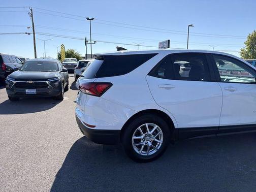 Summit White 2022 Chevrolet Equinox LS