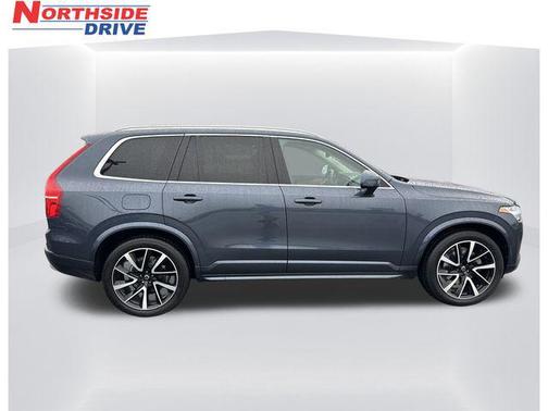 2022 Volvo XC90 T6 Momentum