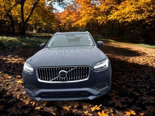 2022 Volvo XC90 T6 Momentum