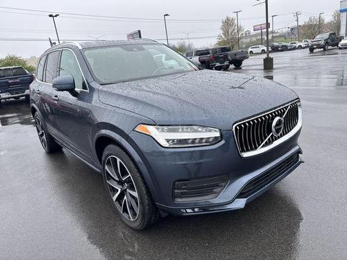 2022 Volvo XC90 T6 Momentum