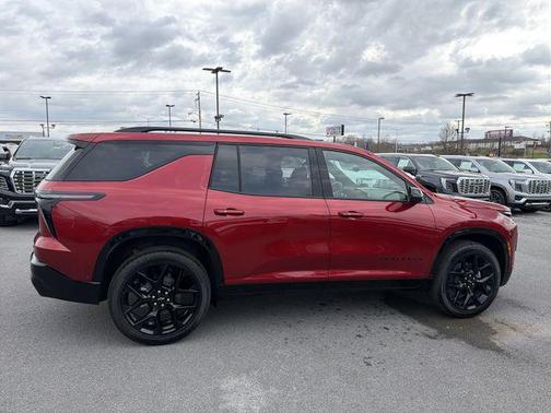 Radiant Red Tintcoat 2026 Chevrolet Traverse RS