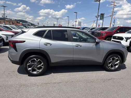 Sterling Gray Metallic 2024 Chevrolet Trax LT