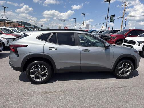 Sterling Gray Metallic 2024 Chevrolet Trax LT