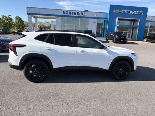 Summit White 2026 Chevrolet Trax FWD ACTIV