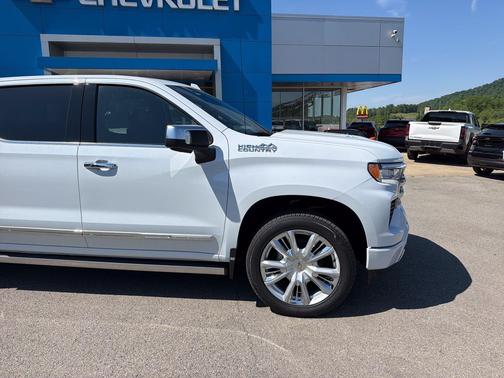 Polar White Tricoat 2026 Chevrolet Silverado 1500 High Country