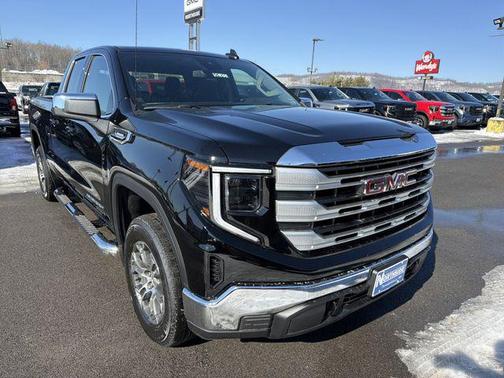 Onyx Black 2026 GMC Sierra 1500 SLE