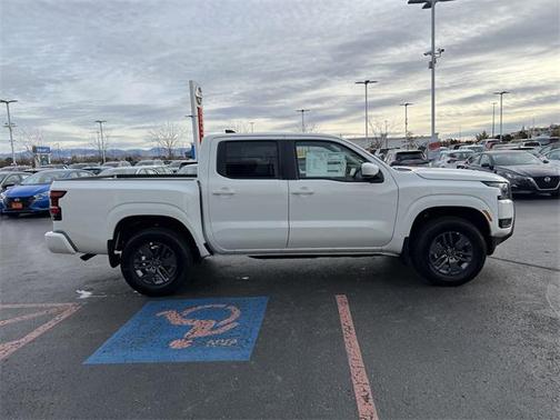 2025 Nissan Frontier SV