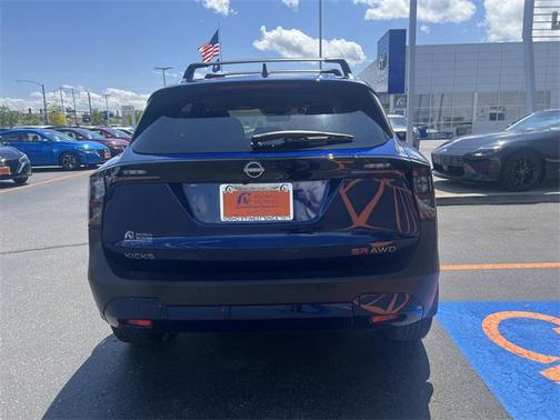 2025 Nissan Kicks SR