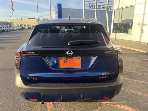 2025 Nissan Kicks SR