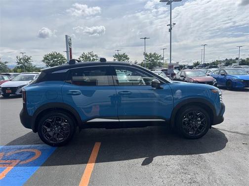 2025 Nissan Kicks SR