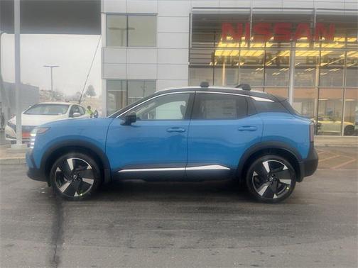 2025 Nissan Kicks SR