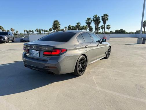 Amber 2021 BMW 540 i