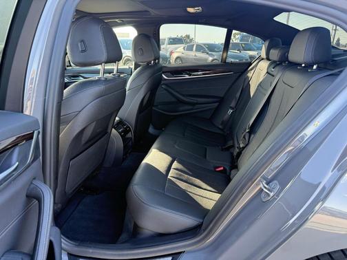 Amber 2021 BMW 540 i