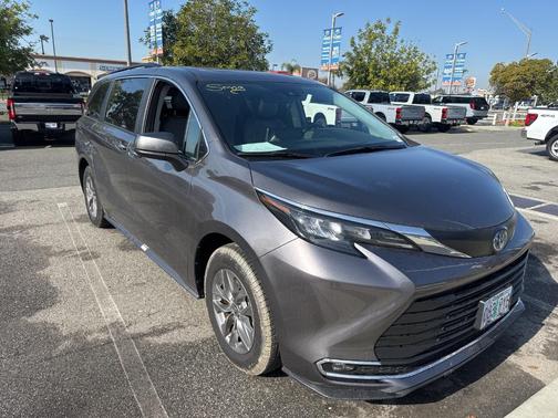 2024 Toyota Sienna XLE