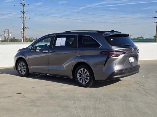 2024 Toyota Sienna XLE