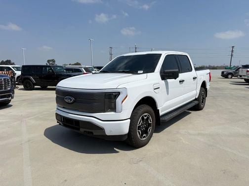 Oxford White 2023 Ford F-150 Lightning XLT