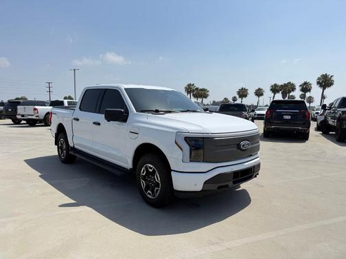Oxford White 2023 Ford F-150 Lightning XLT