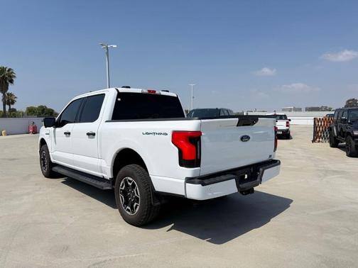 Oxford White 2023 Ford F-150 Lightning XLT