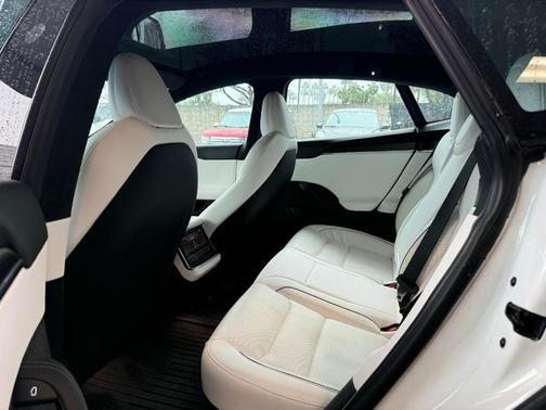 2022 Tesla Model S Plaid