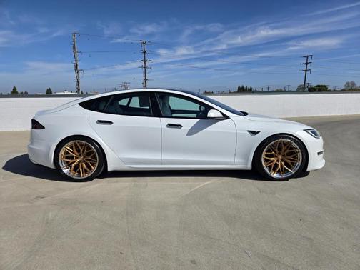 2022 Tesla Model S Plaid