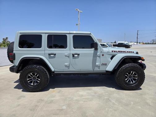 Earl Clearcoat 2024 Jeep Wrangler Rubicon